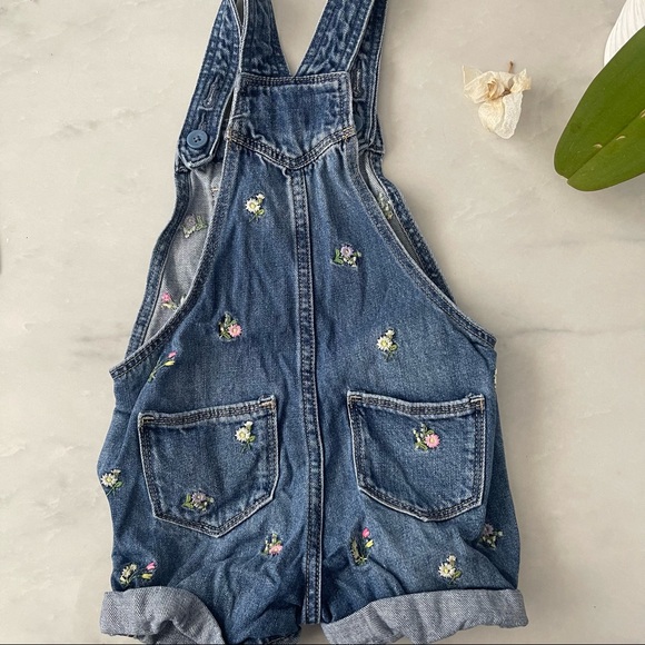Baby gap shortalls overalls with floral embroidery size 3T - Picture 5 of 5